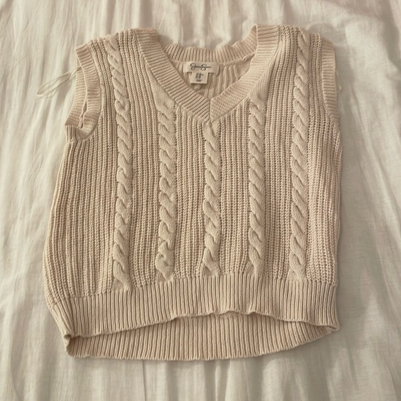 Cream sweater vest - Picture 1 of 2